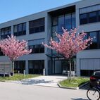 Bürogebäude 71 Bavaria Film Platz in Grünwald Aussenanlagen von gründesign