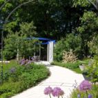 05-durch-den-Rosenbogen-zur-Pergola St-Willibrord Planung Christian Grote Landschaftsarchitekt gründesign