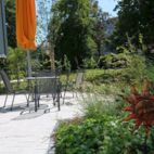 06-Pflanzbeete-mit-Dekoelementen Sinnesgarten Maienstift Dachau , Planung Christian Grote Landschaftsarchitekt gründesign