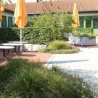 09-Loungebereich-und-Hochbeete Caritas Werkstatt Dachau , Planung Christian Grote Landschaftsarchitekt gründesign